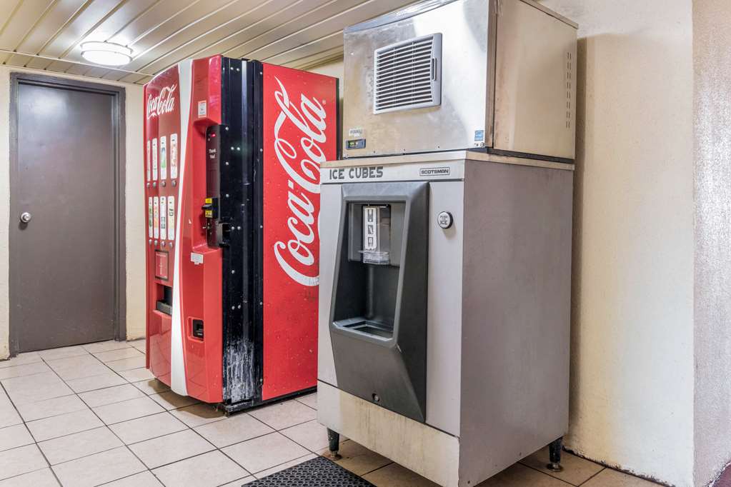 Econo Lodge Inn & Suites - thumb 17