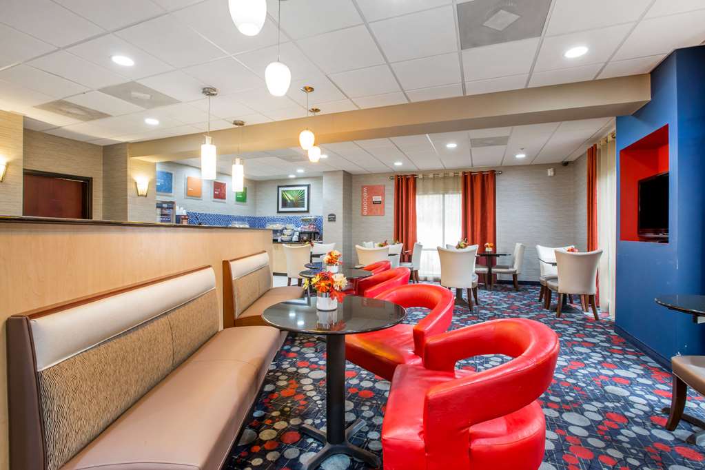 Comfort Suites - thumb 10