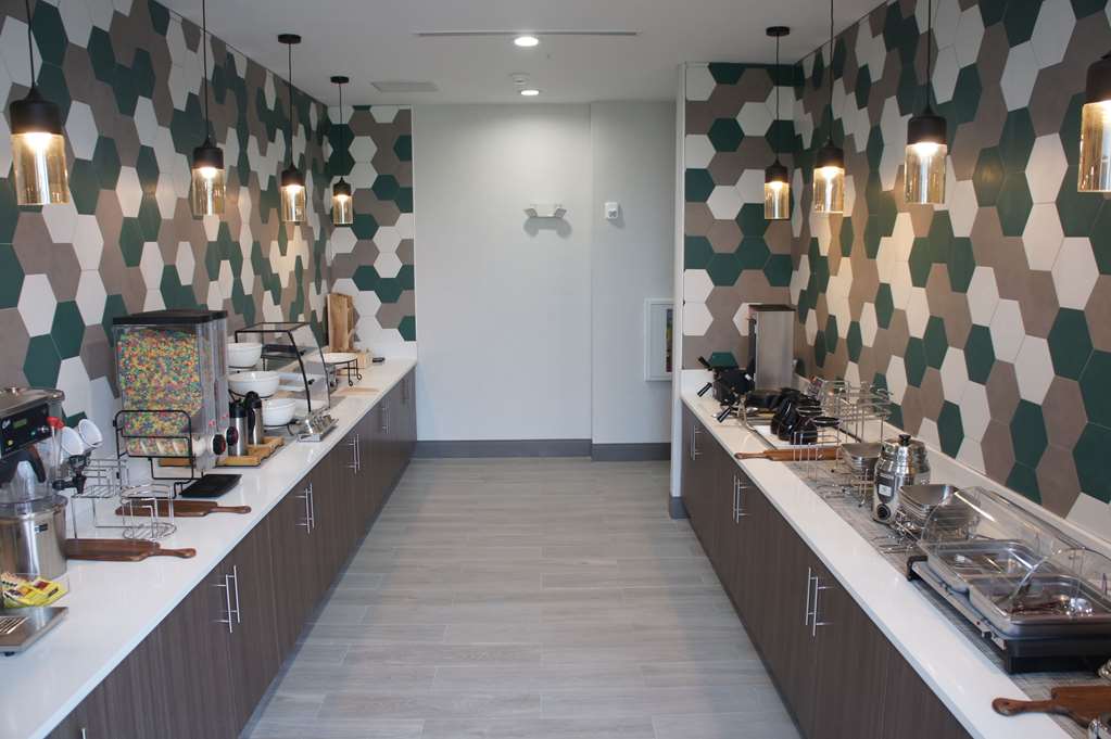 La Quinta Inn & Suites By Wyndham - thumb 10