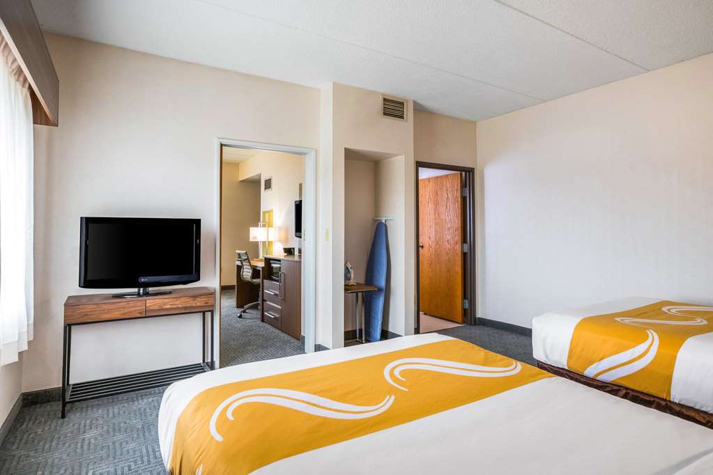 Quality Suites Hotel Lansing - thumb 13
