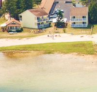 Beachcomber Motel - Tourism House