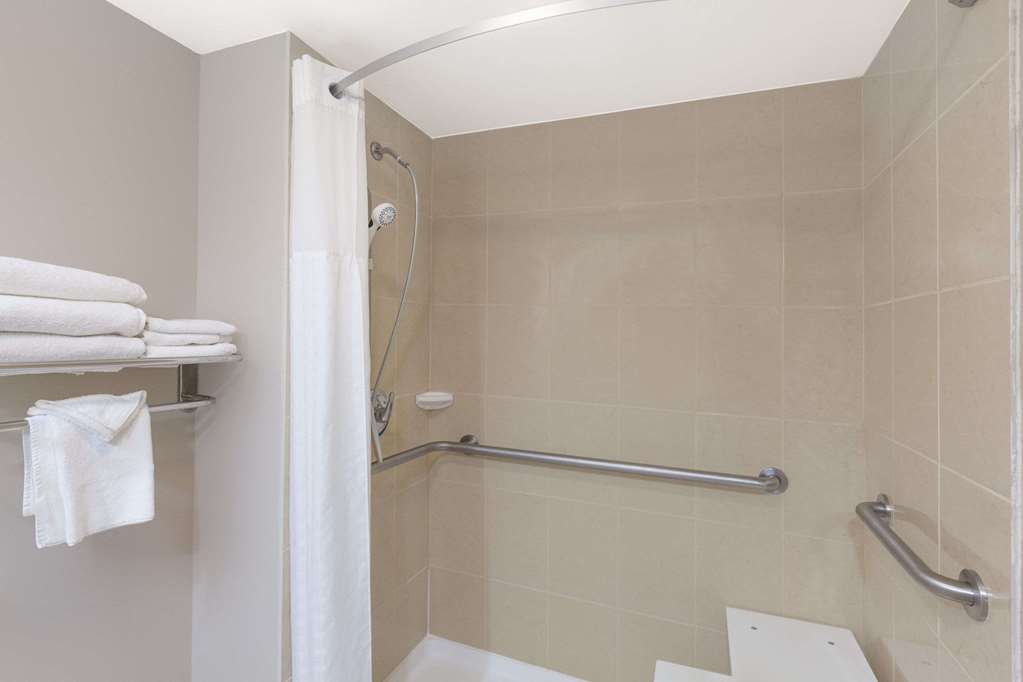 Days Inn Utica - thumb 8