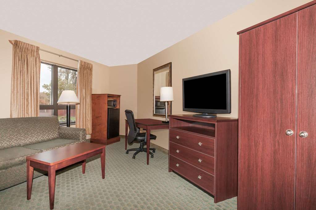 Days Inn Utica - thumb 12