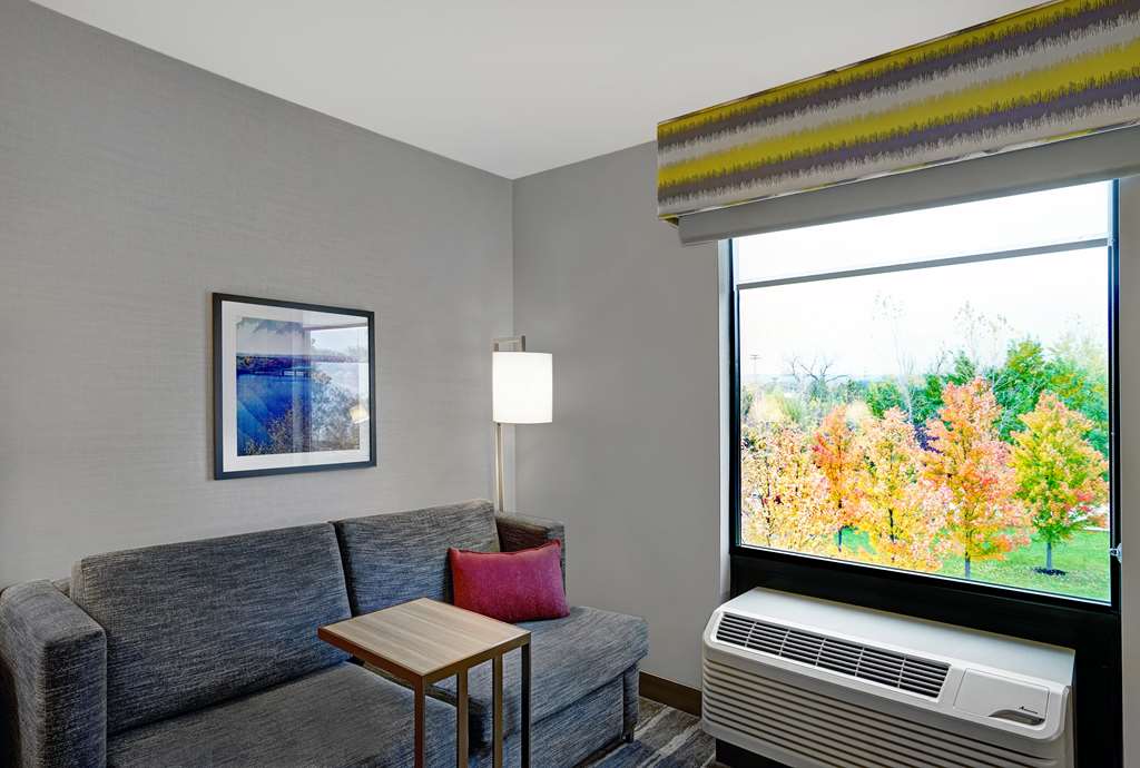 Hampton Inn Utica - thumb 7