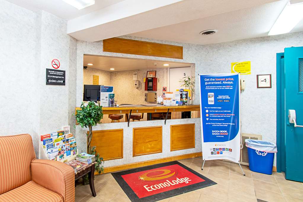 Econo Lodge Utica - thumb 1