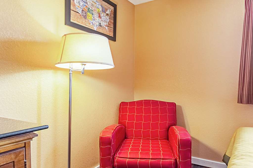 Econo Lodge Utica - thumb 6