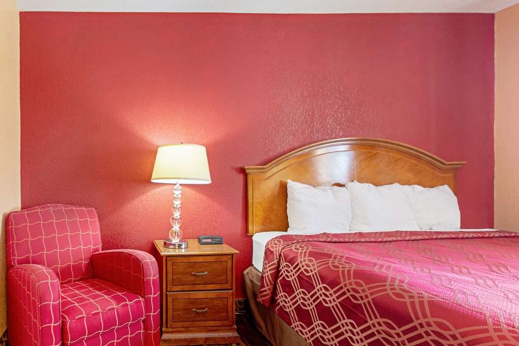 Econo Lodge Utica - thumb 10