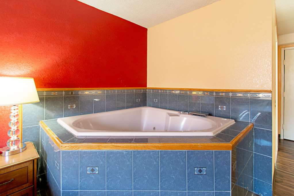 Econo Lodge Utica - thumb 14