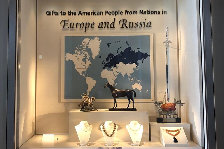 George W. Bush Presidential Library And Museum Guided Tour - thumb 1